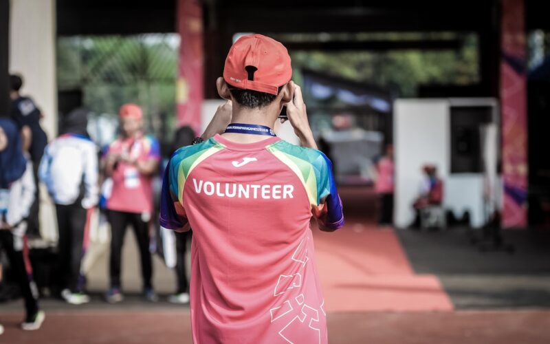 Volunteers working together